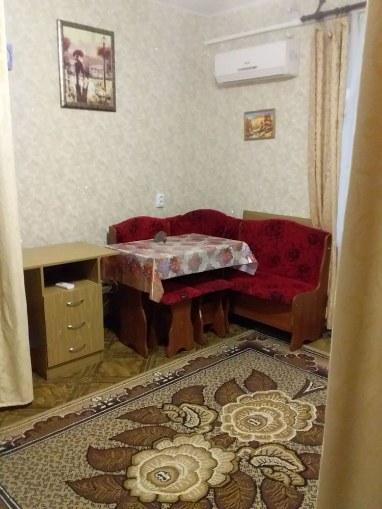 Оренда гостинки біля метро Індустріальна