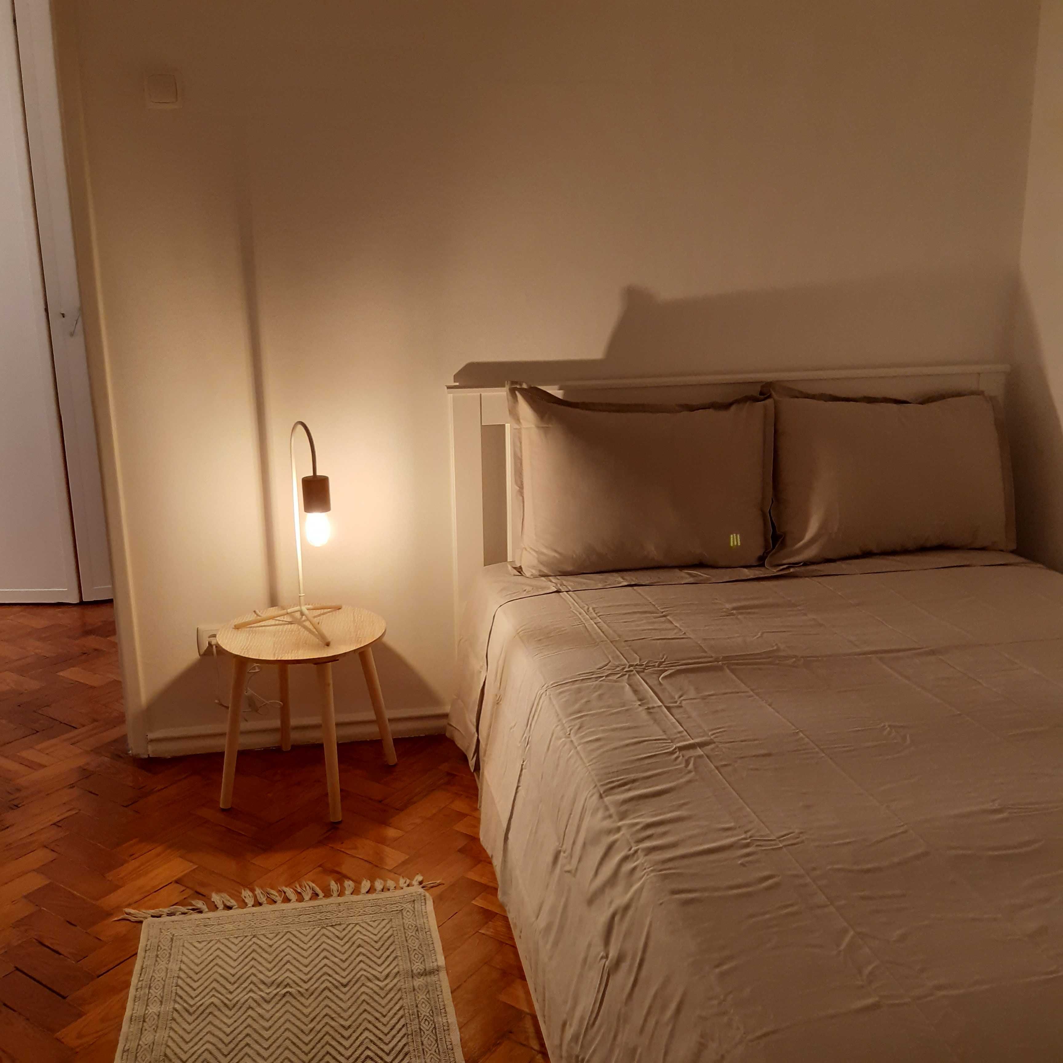 Cama com Arrumação como Nova