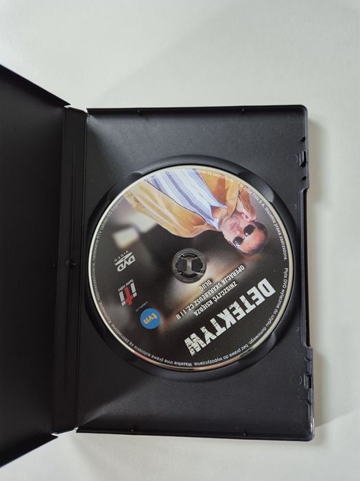 Detektyw Zniszczyć księdza, Operacja Skarabeusz, Dług DVD