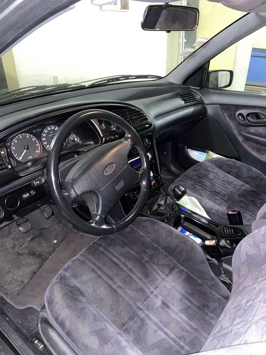 Ford mondeo sedan 1995