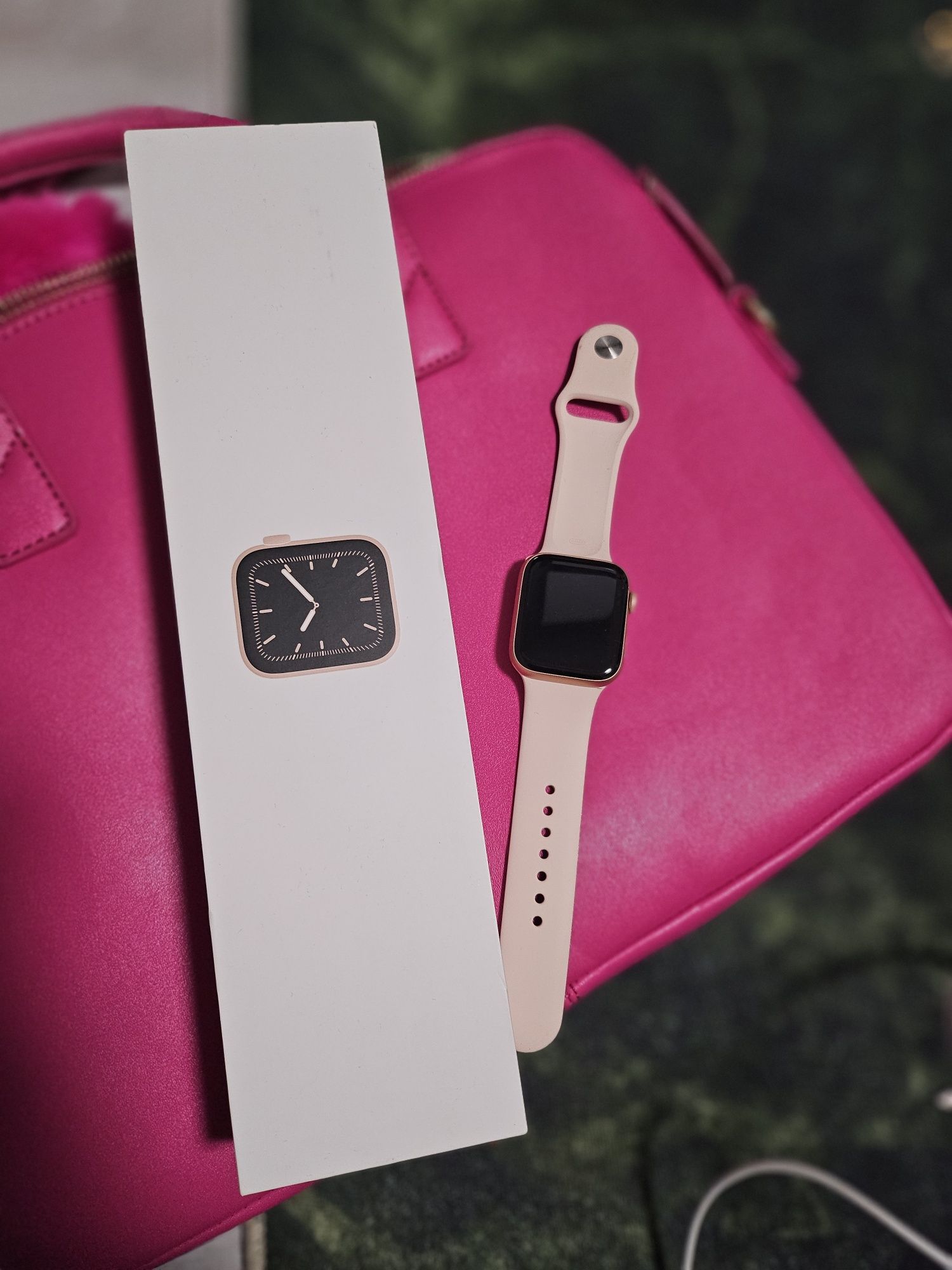 Smartwatch Apple watch series 5 44 mm rose gold. Jak nowy