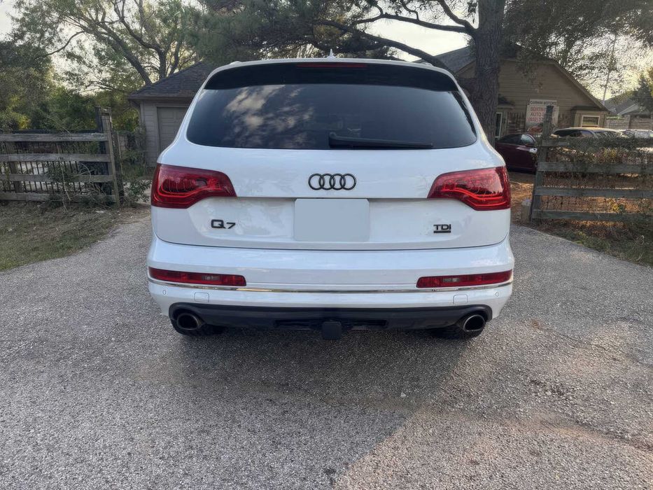Audi Q7      2015