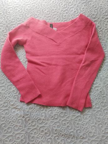 Różowy sweterek.