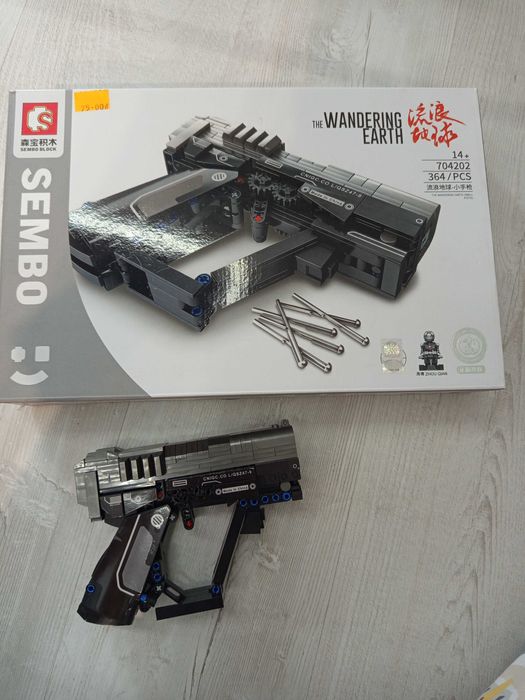 Lego dla chłopców. W zestawie wszystkie części i instrukcje.