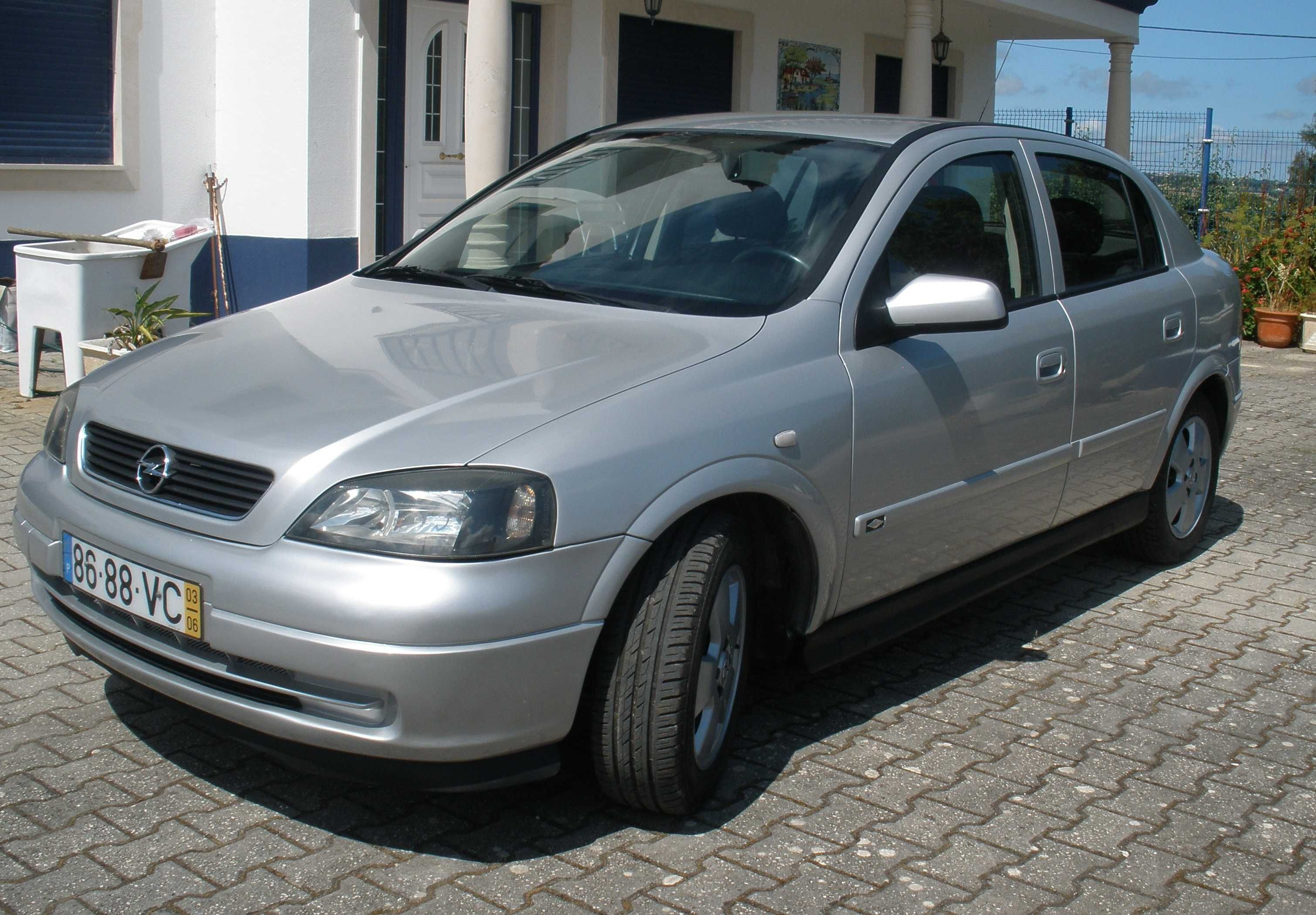 Opel Astra. Impecável ... Muito estimado ... Comprove