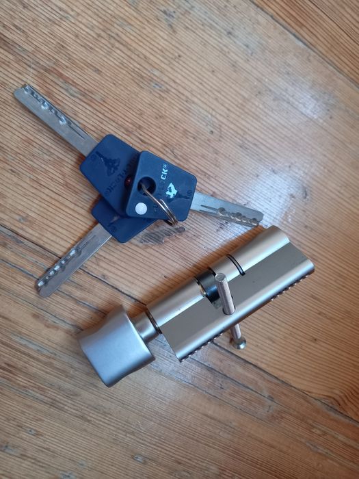 Замок дверной Mul-T-Lock