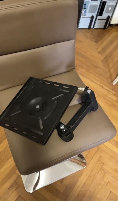 Кронштейн для телевізора/монітора — міцний, регульований