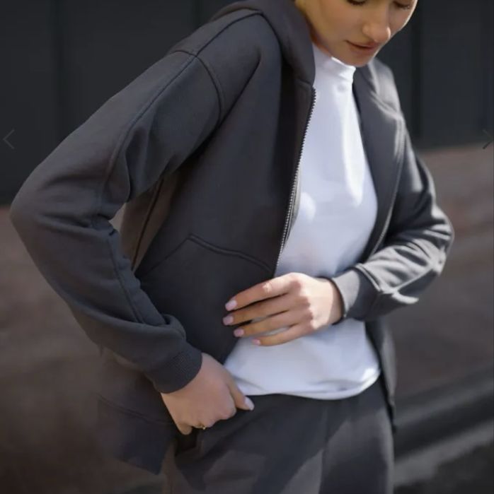 Жіночий спортивний костюм бренду XSTORE