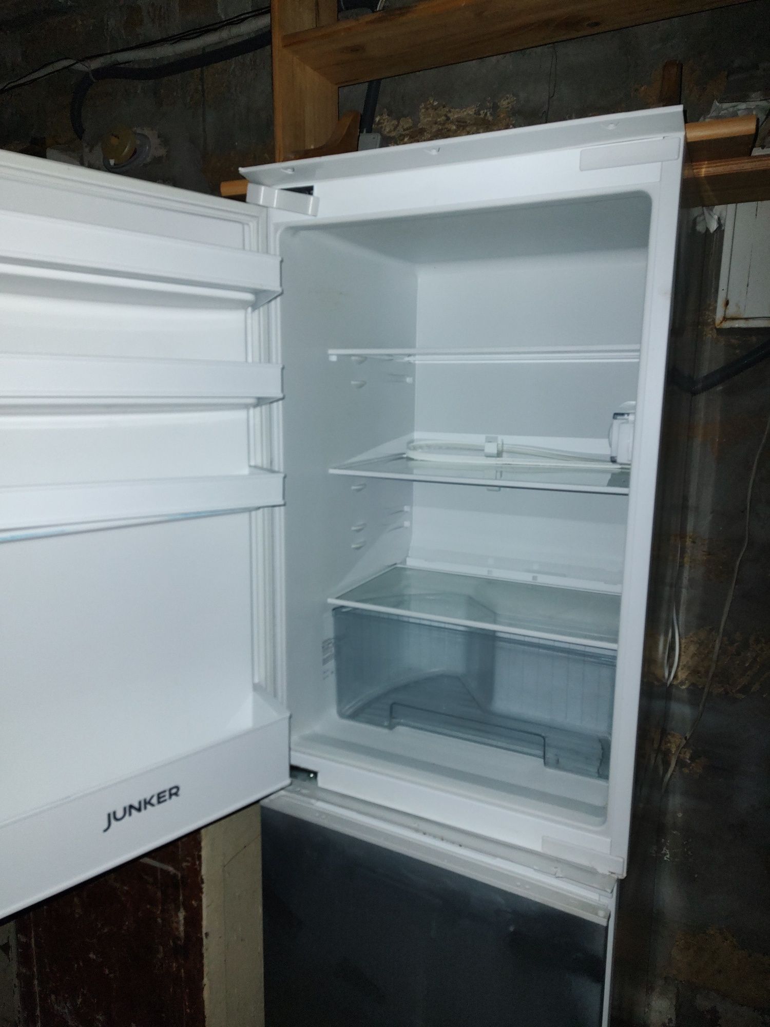 Холодильник встраиваемий
