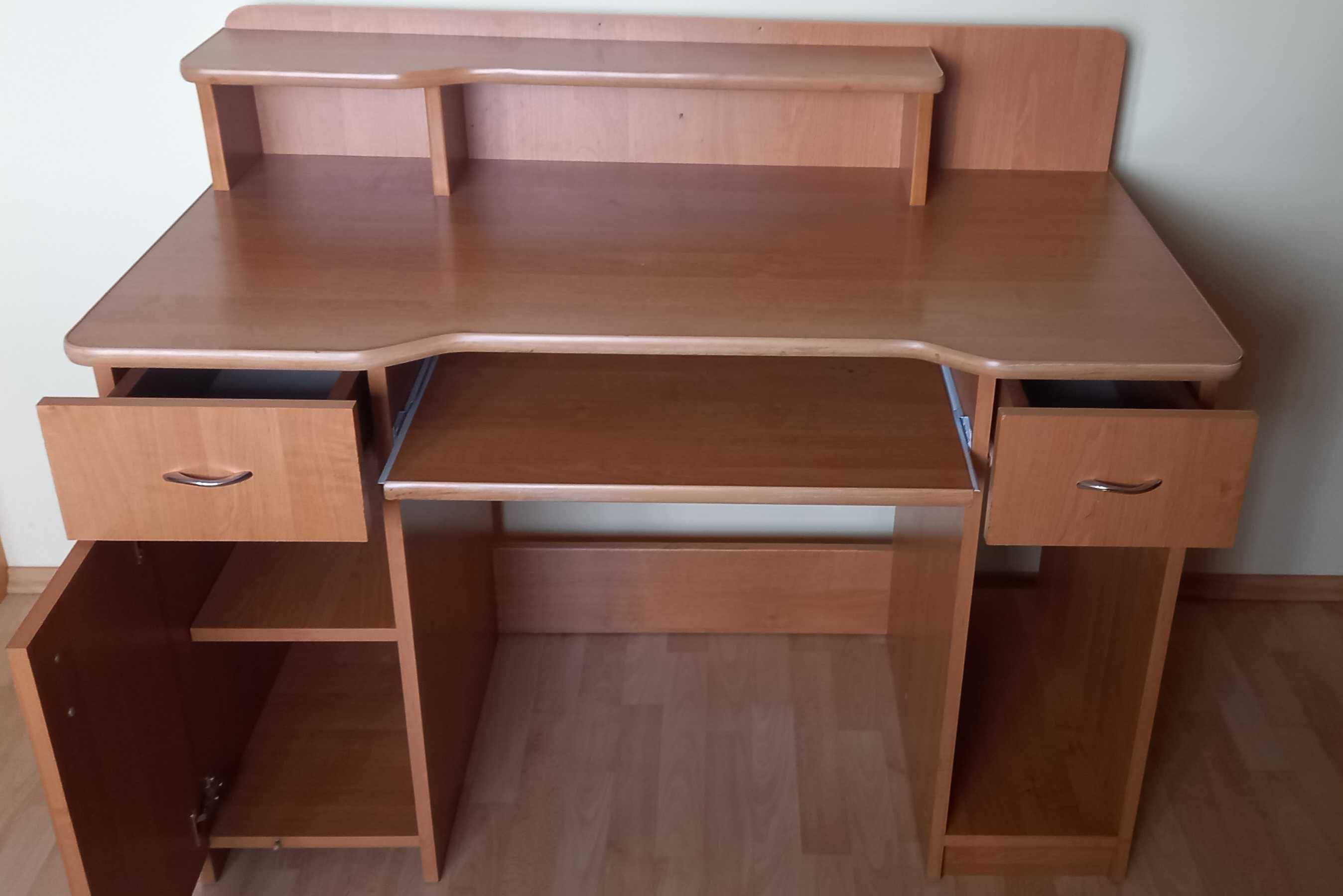 Biurko wykonane samodzielnie z nadstawką