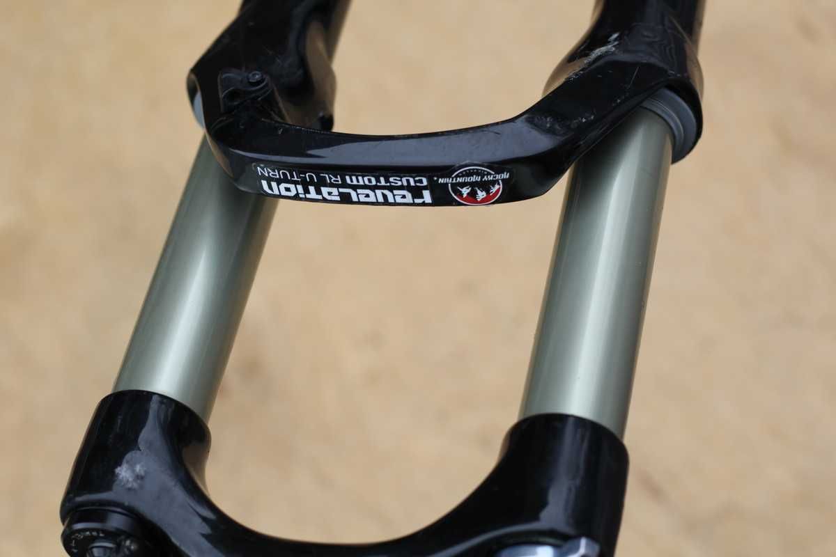 Вилка 29: RockShox Revelation RL AIR UTURN, SR SUNTOUR