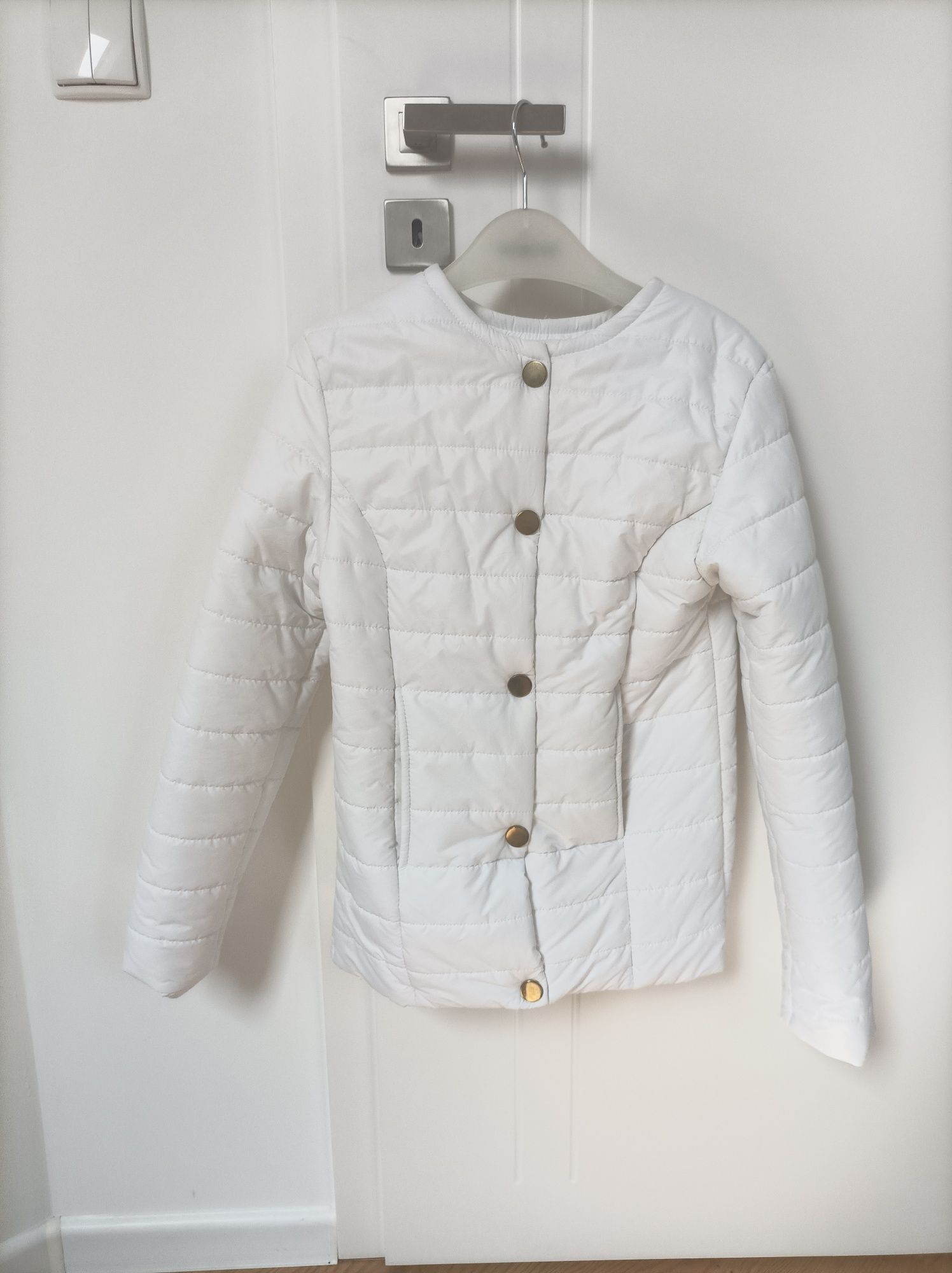 Biała pikowana kurtka w rozmiarze 36 S