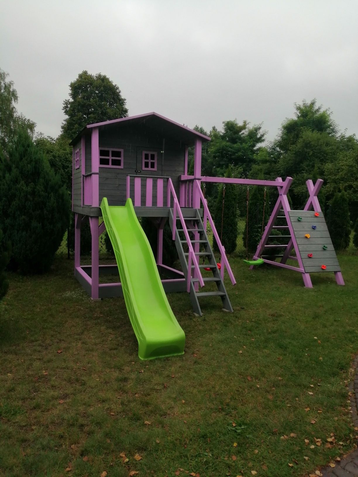 Plac zabaw domek dla dzieci
