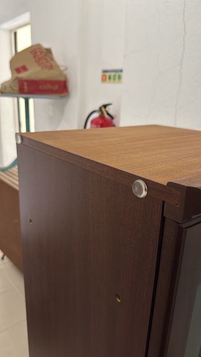 Movél de decoração castanho escuro