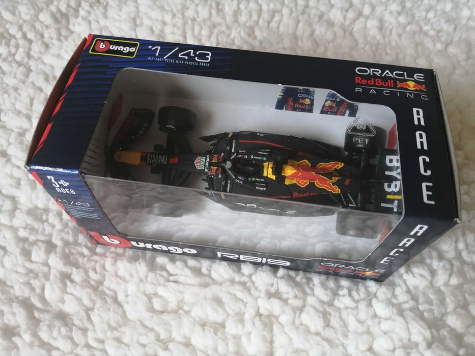 Burago 1/43 Max Verstappen RB19  Novo