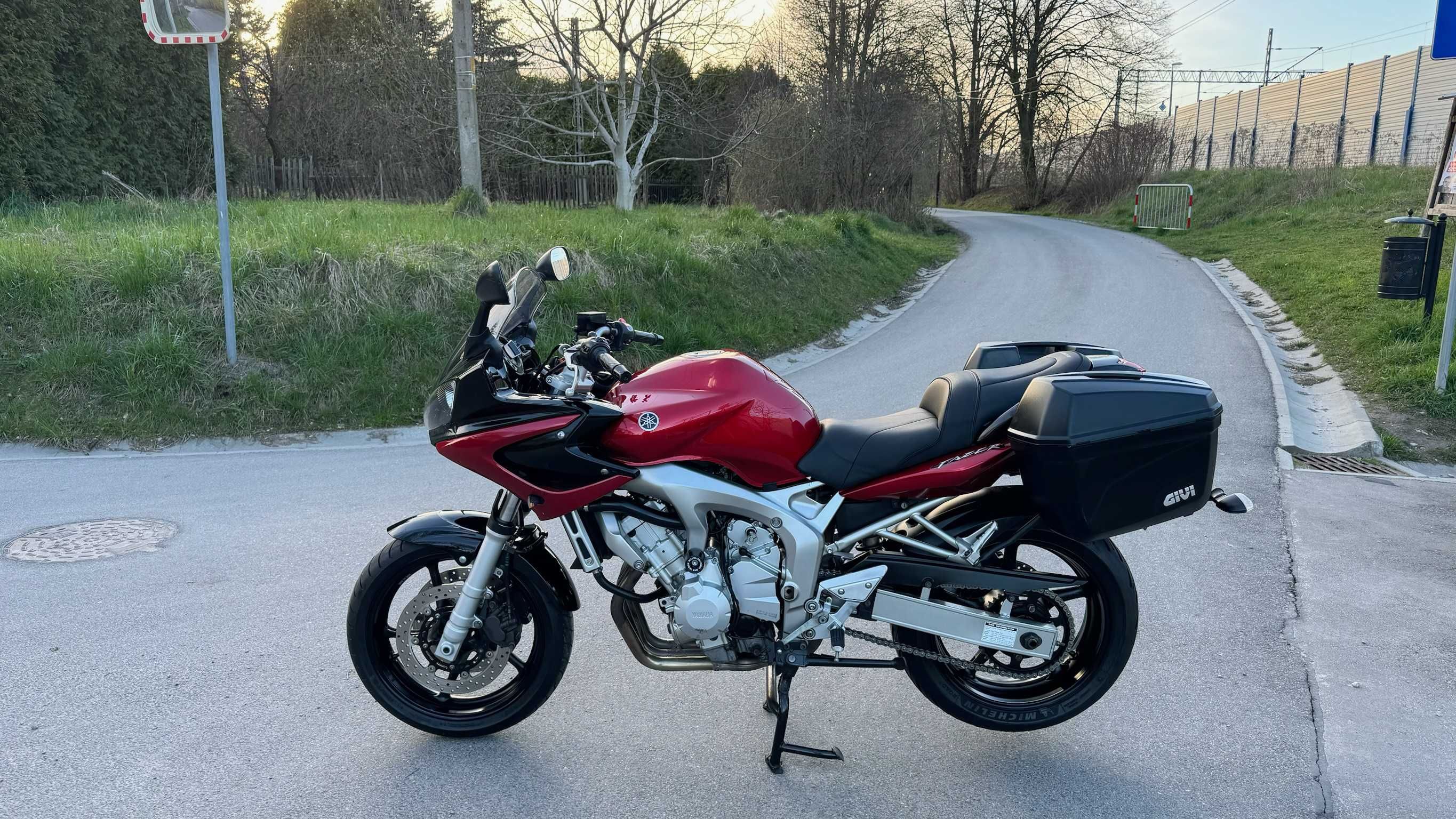 Yamaha FZ6 FAZER kufry GIVI wydechy ARROW 2005r TRANSPORT