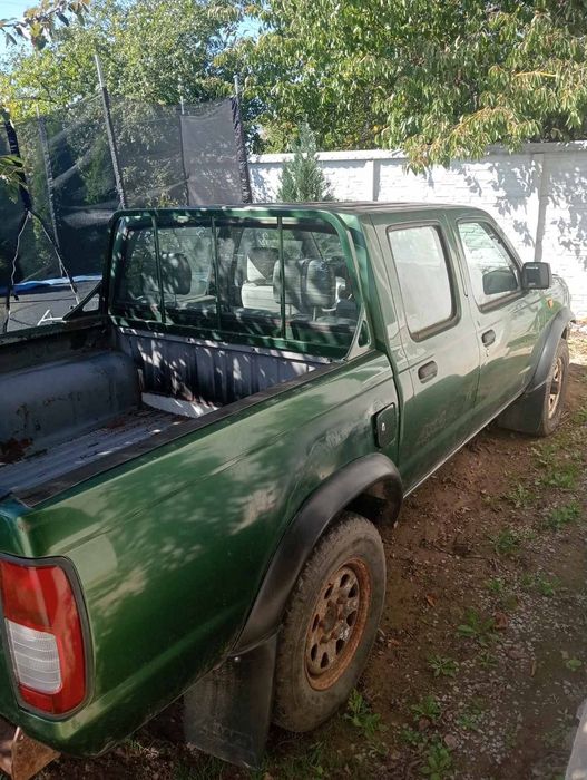 Nissan Navara; Mitsubishi L200