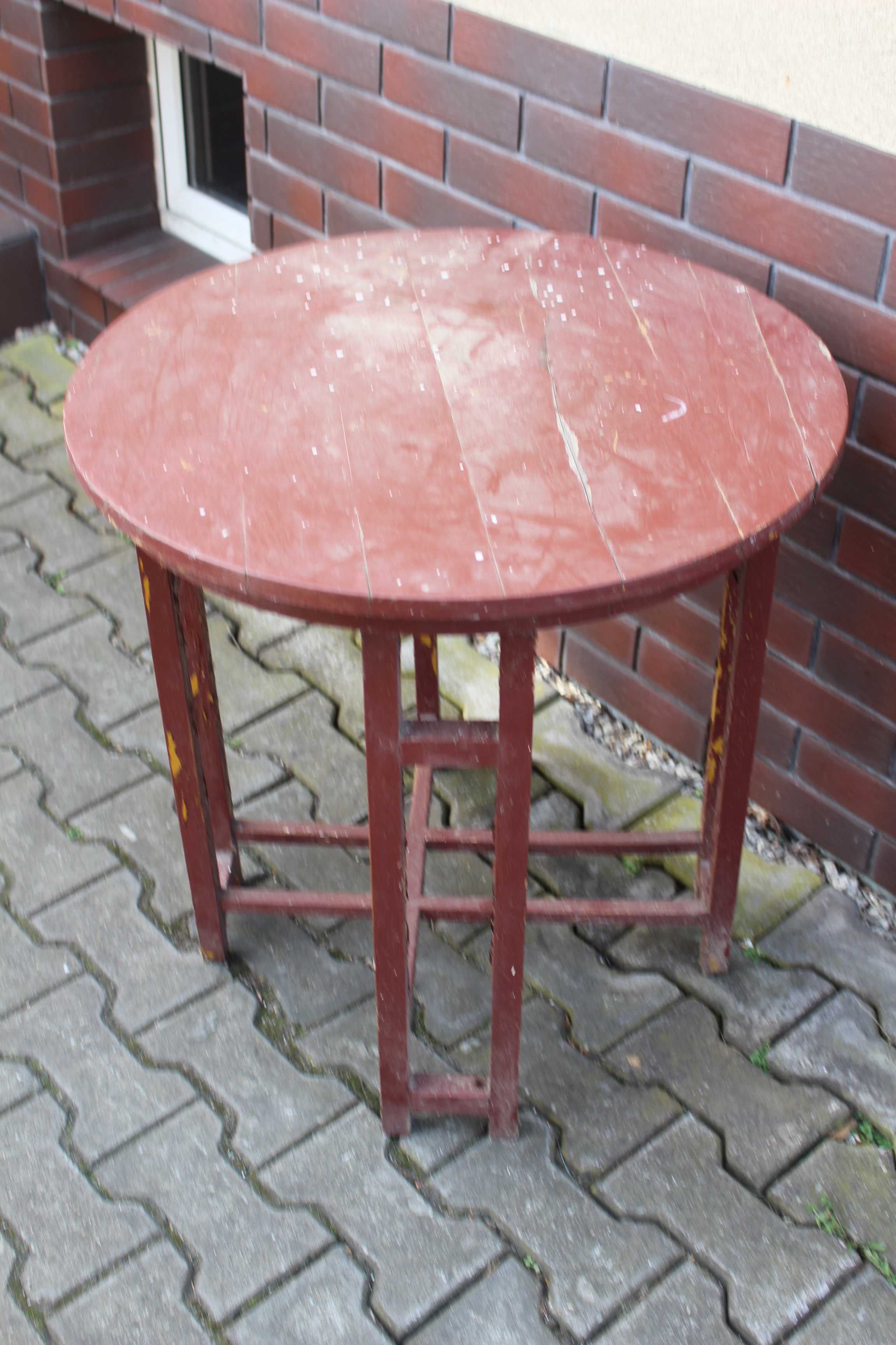 stary mały okrągły stół