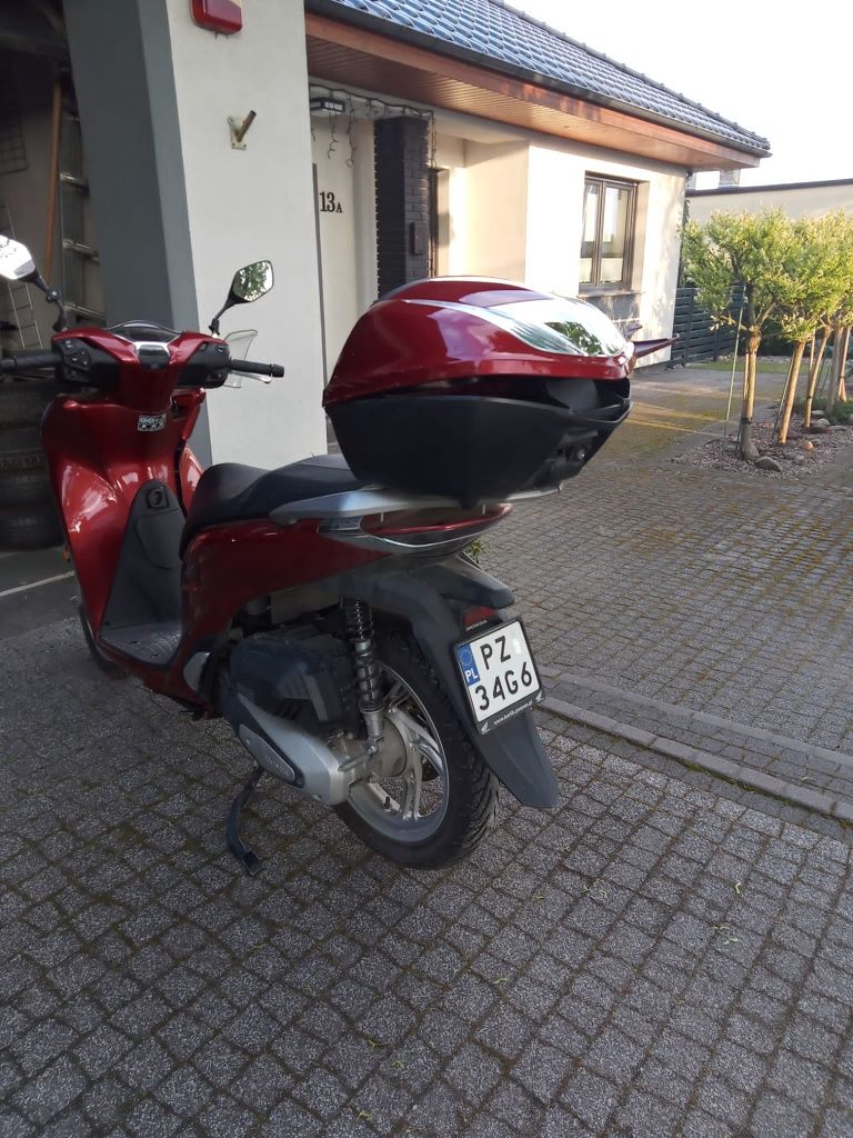 Skuter  Yamaha, czerwony