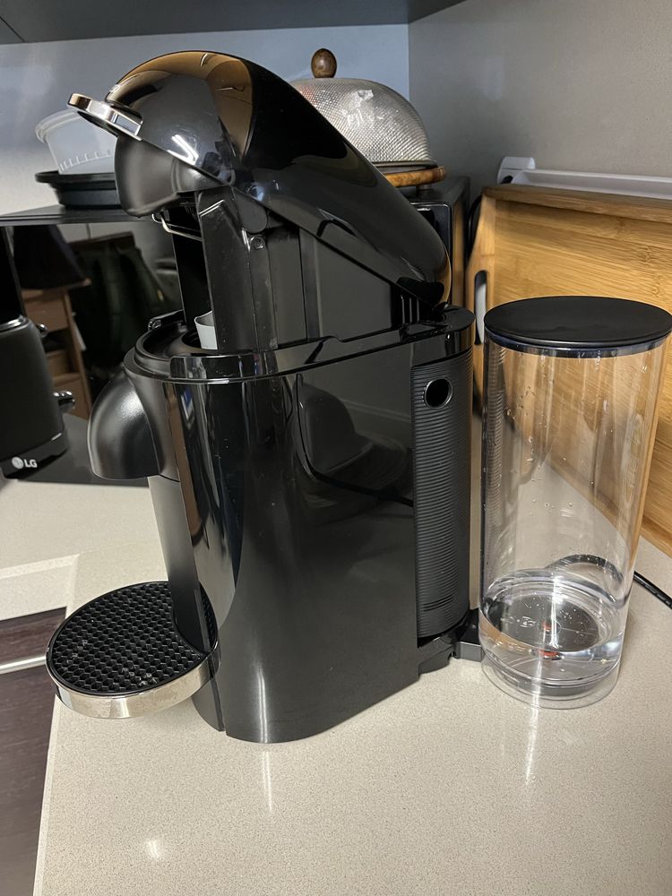 Máquina Nespresso Vertuo Plus Deluxe Black C