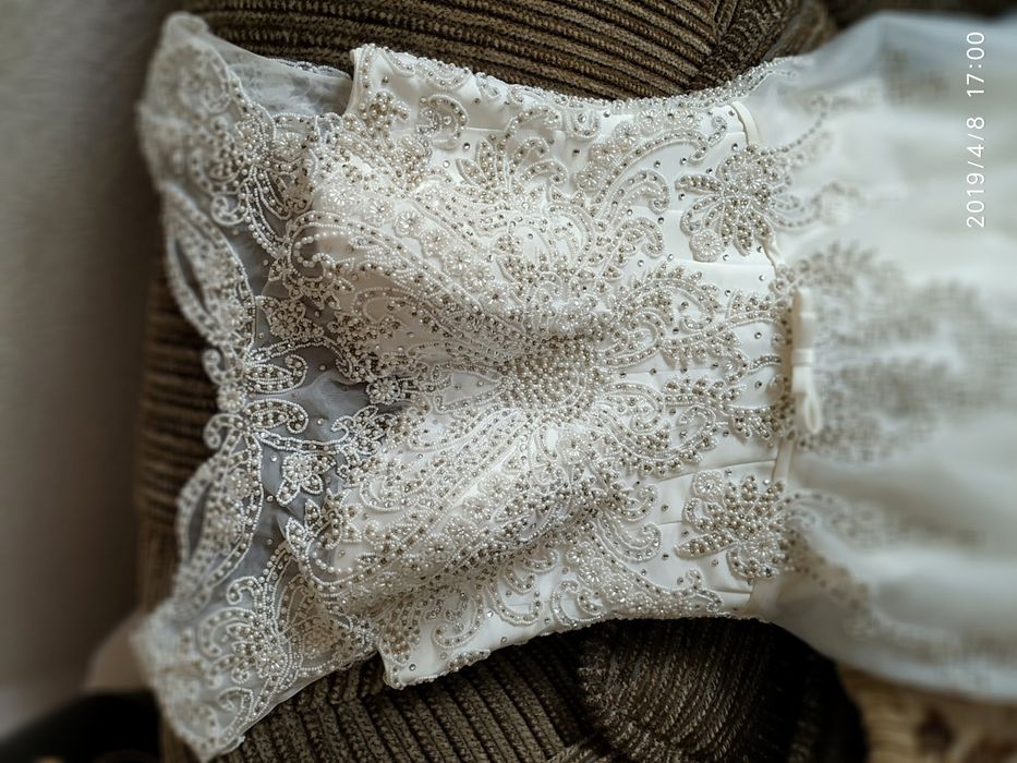 Весільна сукня