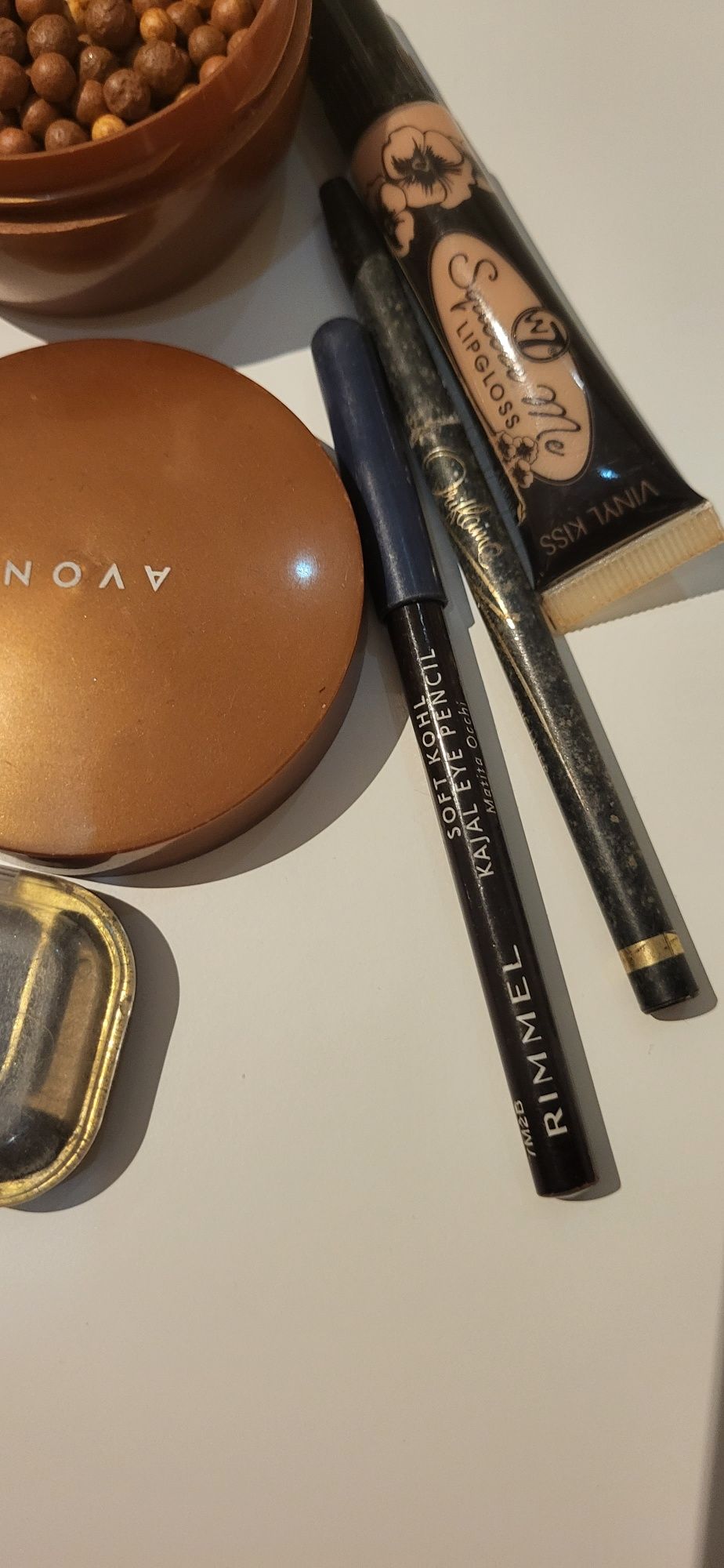 Zestaw mix  kosmetyków puder, bronzer, cienie, kredki