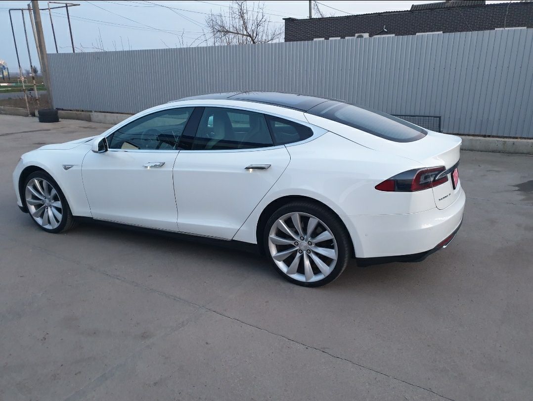 Tesla Model S 85D 4WD 2015 Белая! Новая!