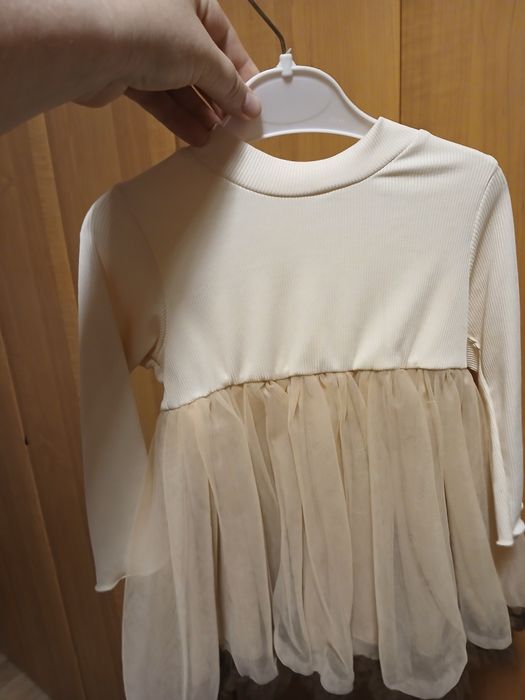 Продам сукню на 1 - 1,6 років.