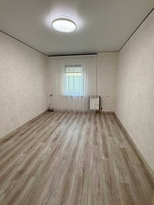 Будинок з новим ремонтом у центрі села Загальці