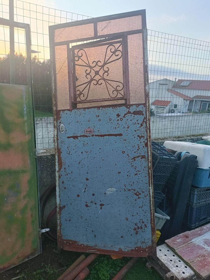 2 Portas c/fechadura