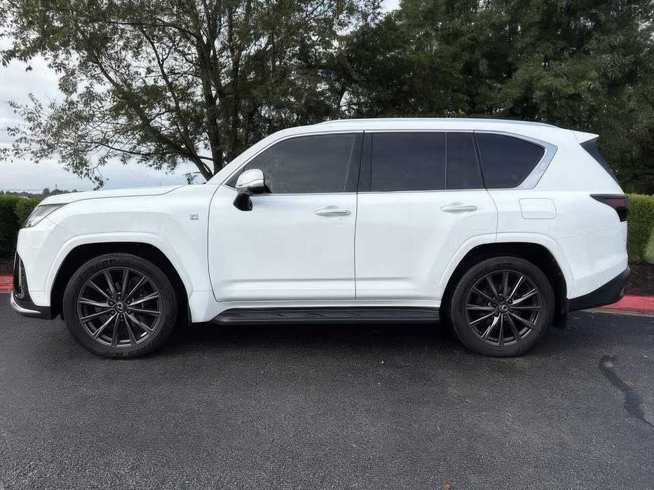 Lexus LX      2025