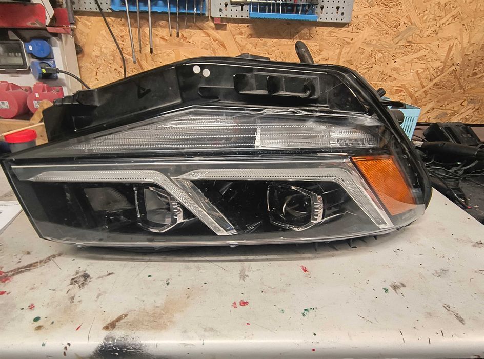 Lampa Atlas Cross Sport 2022