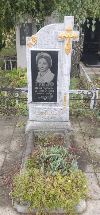 Пам'ятники з бетону. Виготовлення , встановлення. Низька вартість.