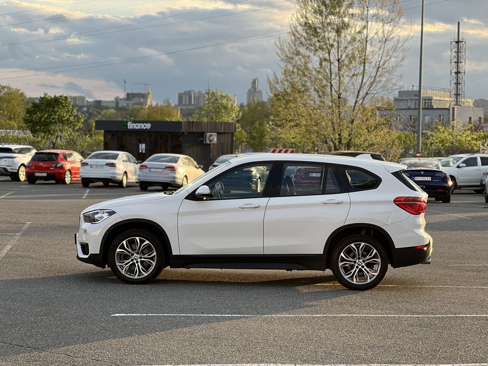 Офіційний BMW X1 (без дтп)