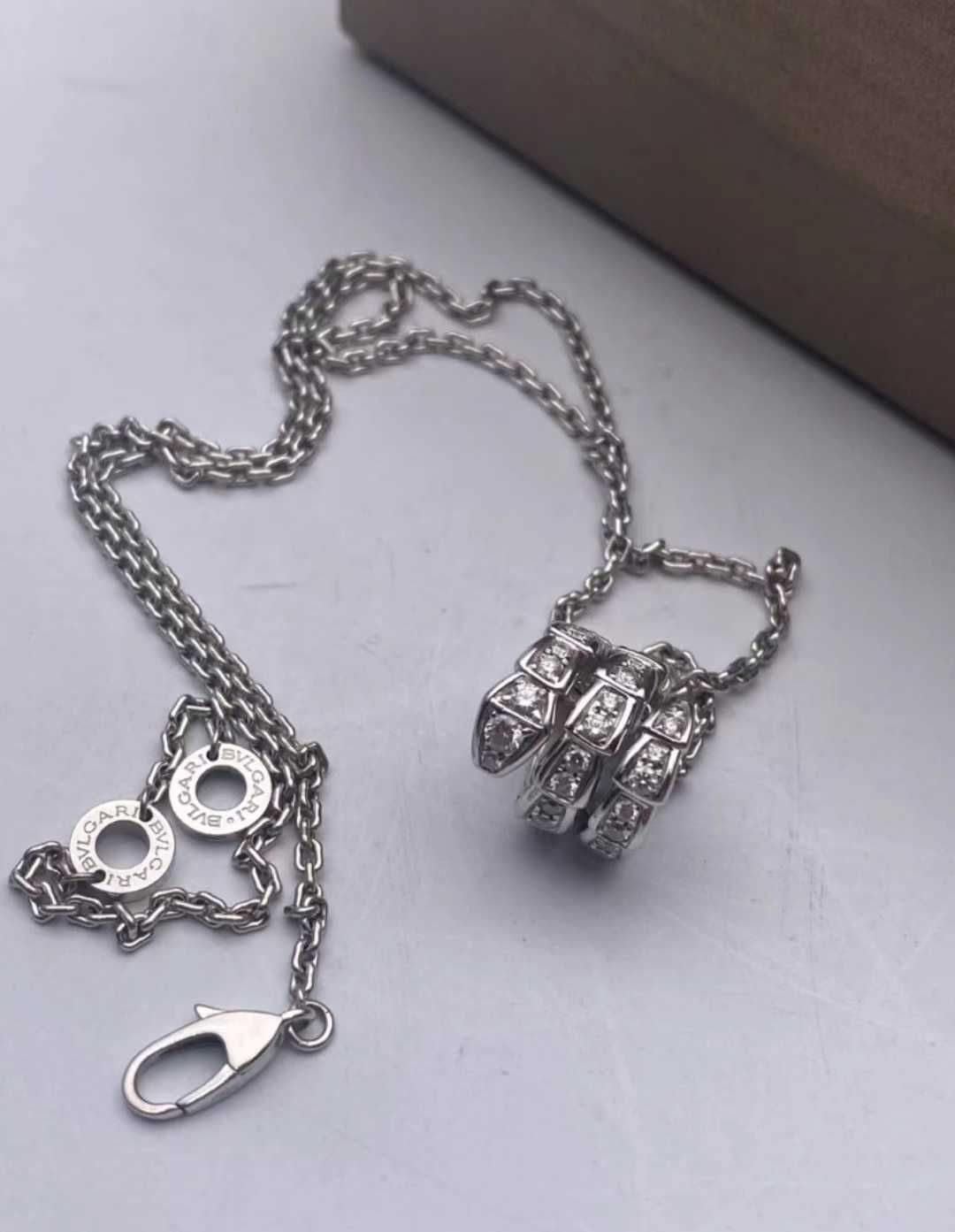 Naszyjnik z 18-karatowego złota BVLGARI SERPENTI w kolorze srebrnym