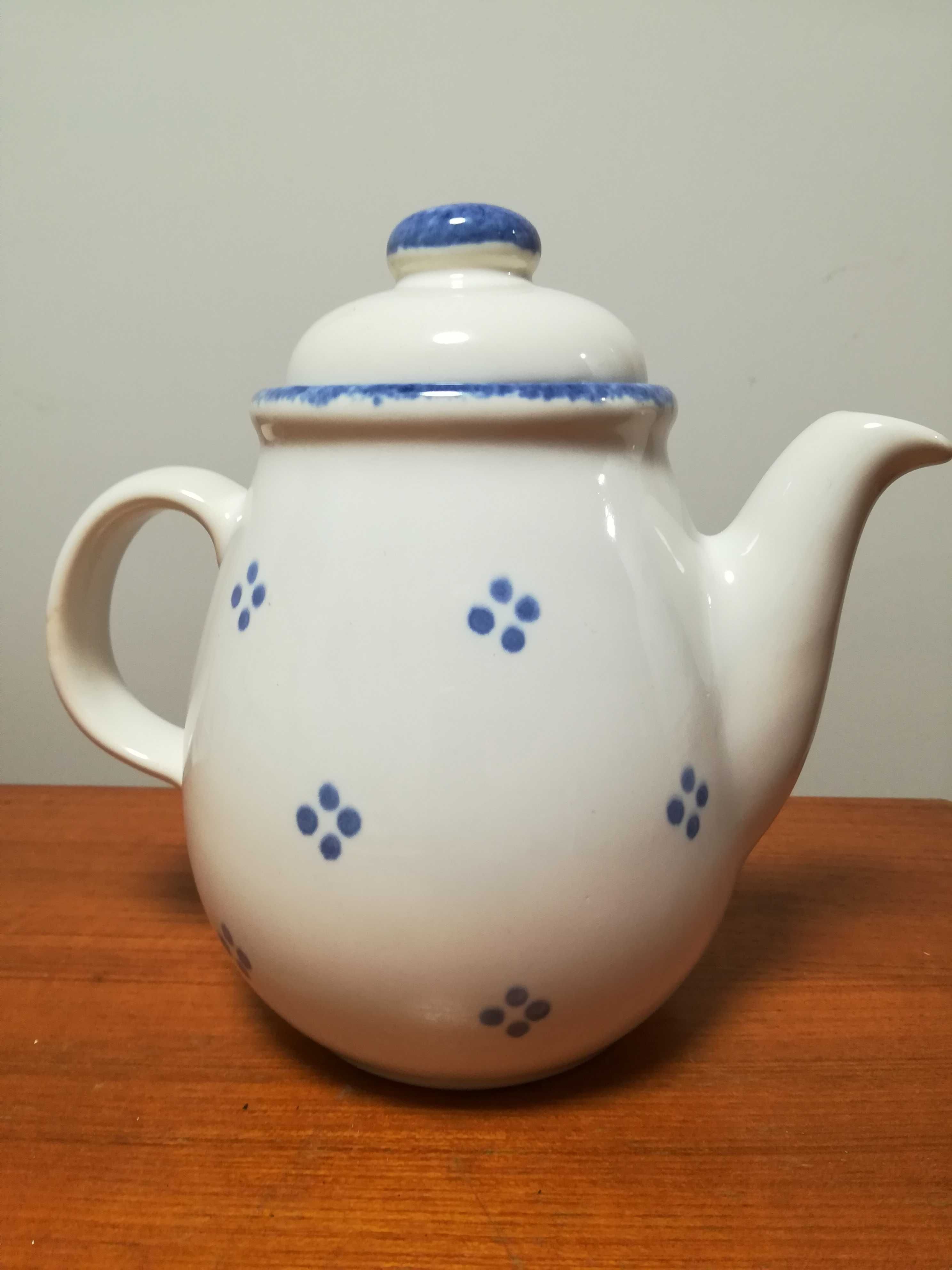 Ceramiczny stary dzbanek do herbaty, kawy