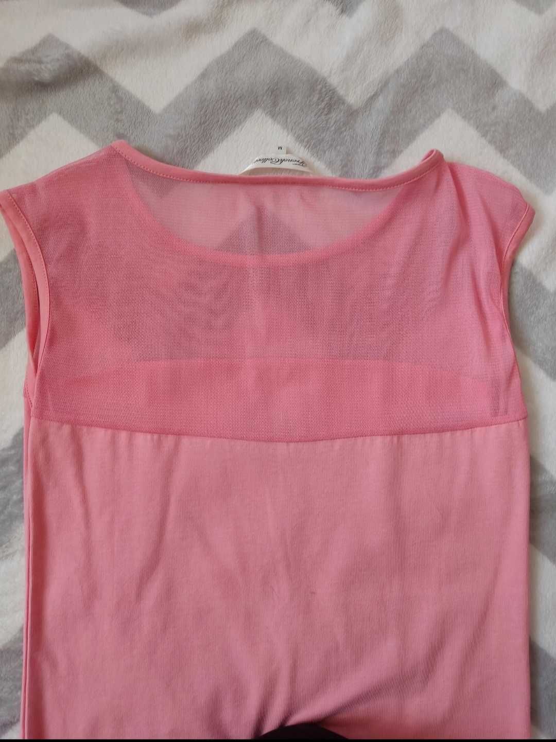 Różowa pastelowa koszulka z krótkim rękawem