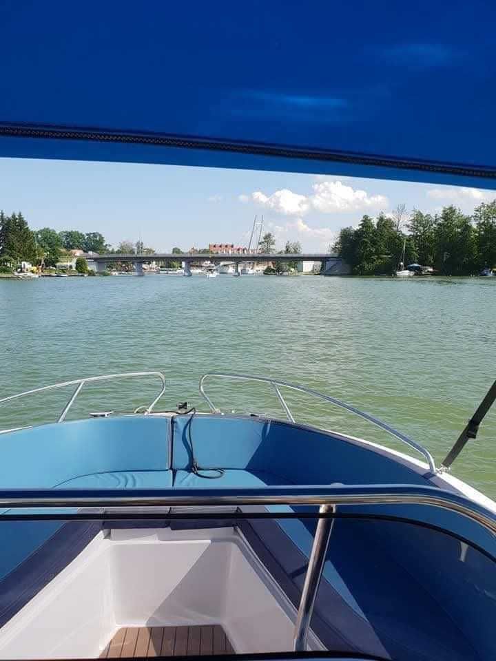 Motorówka bez uprawnień Mikołajki