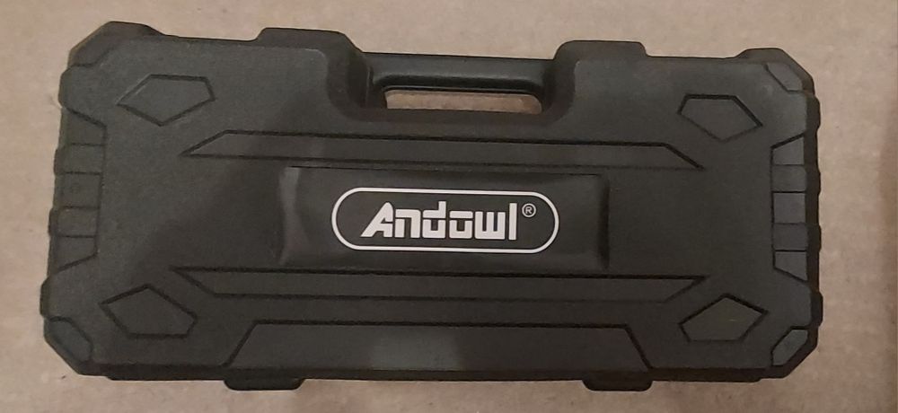 NOVO - Motoserra elétrica sem fio com duas baterias