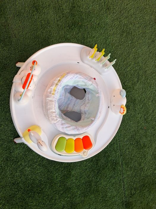 Mesa de atividades Skip Hop