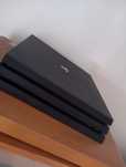 Play station 4 PRO 1TB + 2 PADY + 3 GRY