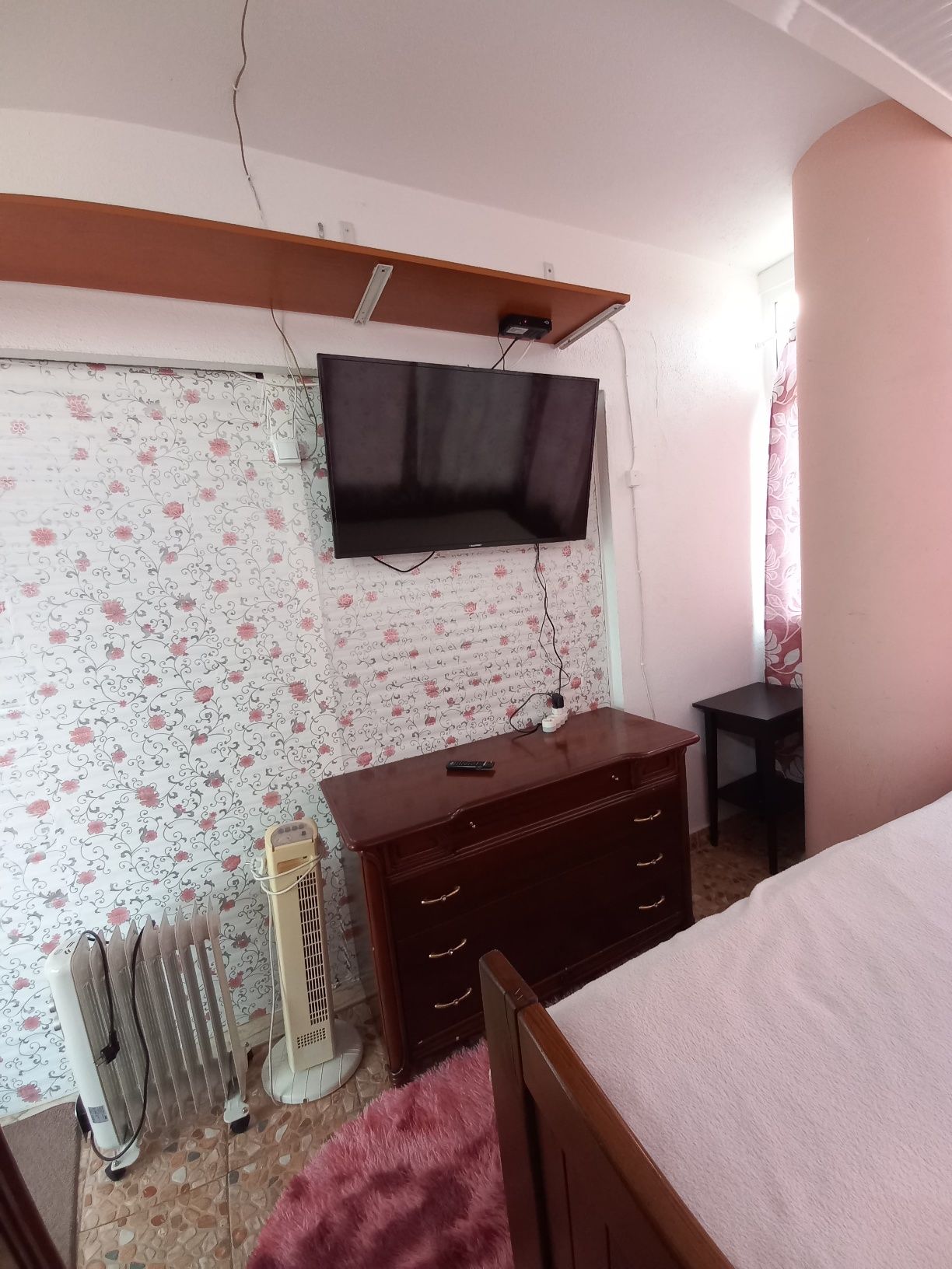 Quarto aluguer, mobilado
