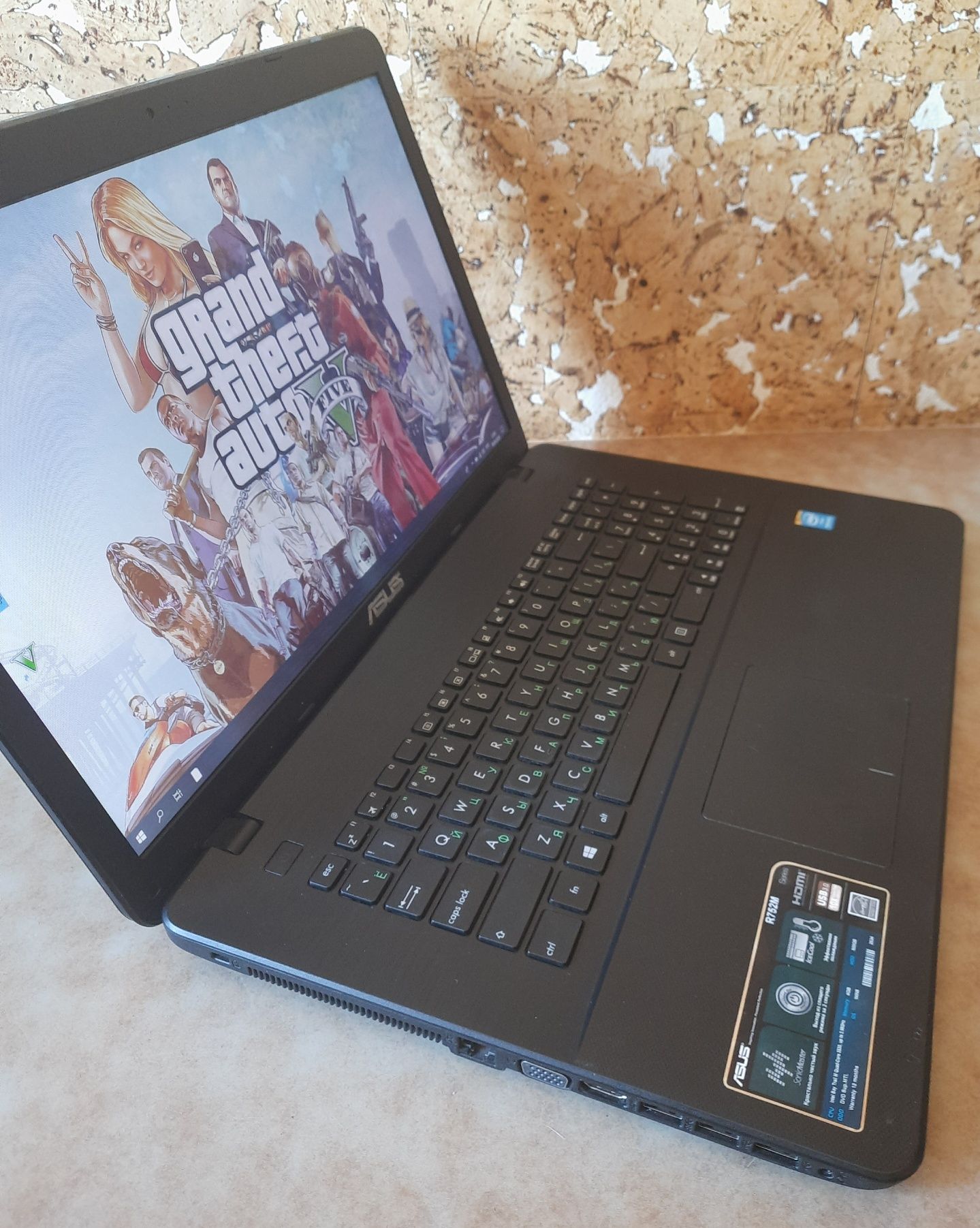 17,3 Дюйма Asus 4 Ядра Две видеокарты Gta5