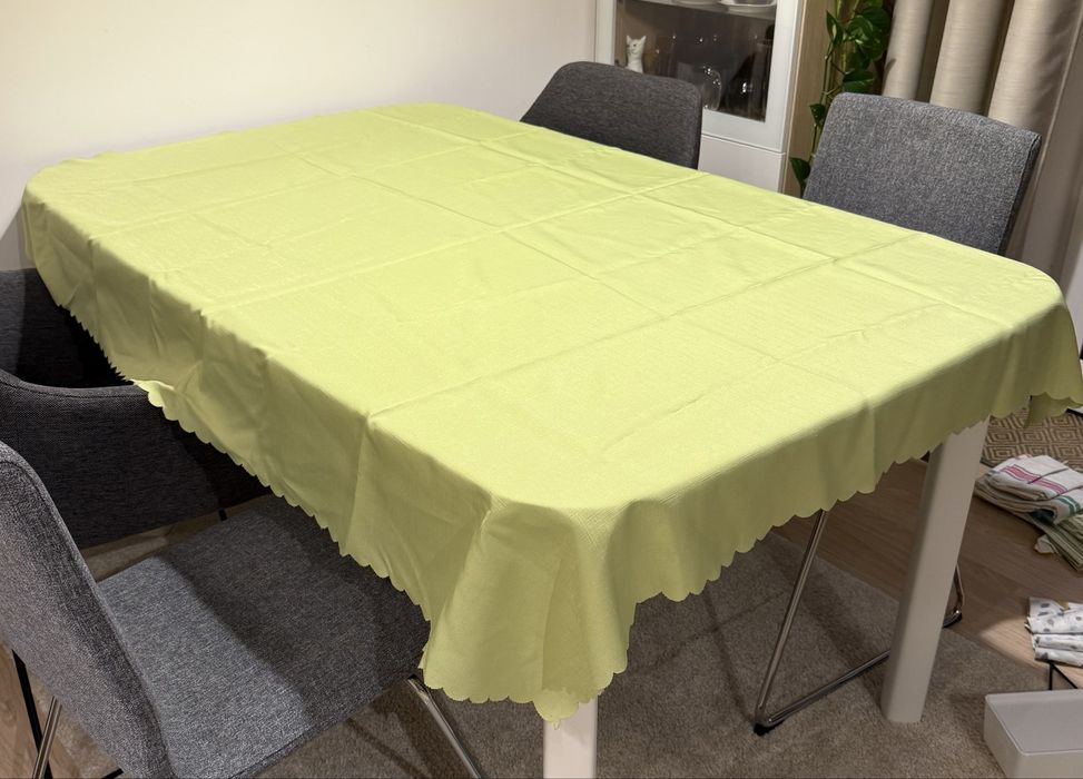 Obrus plamoodporny 125x162 cm seledynowy