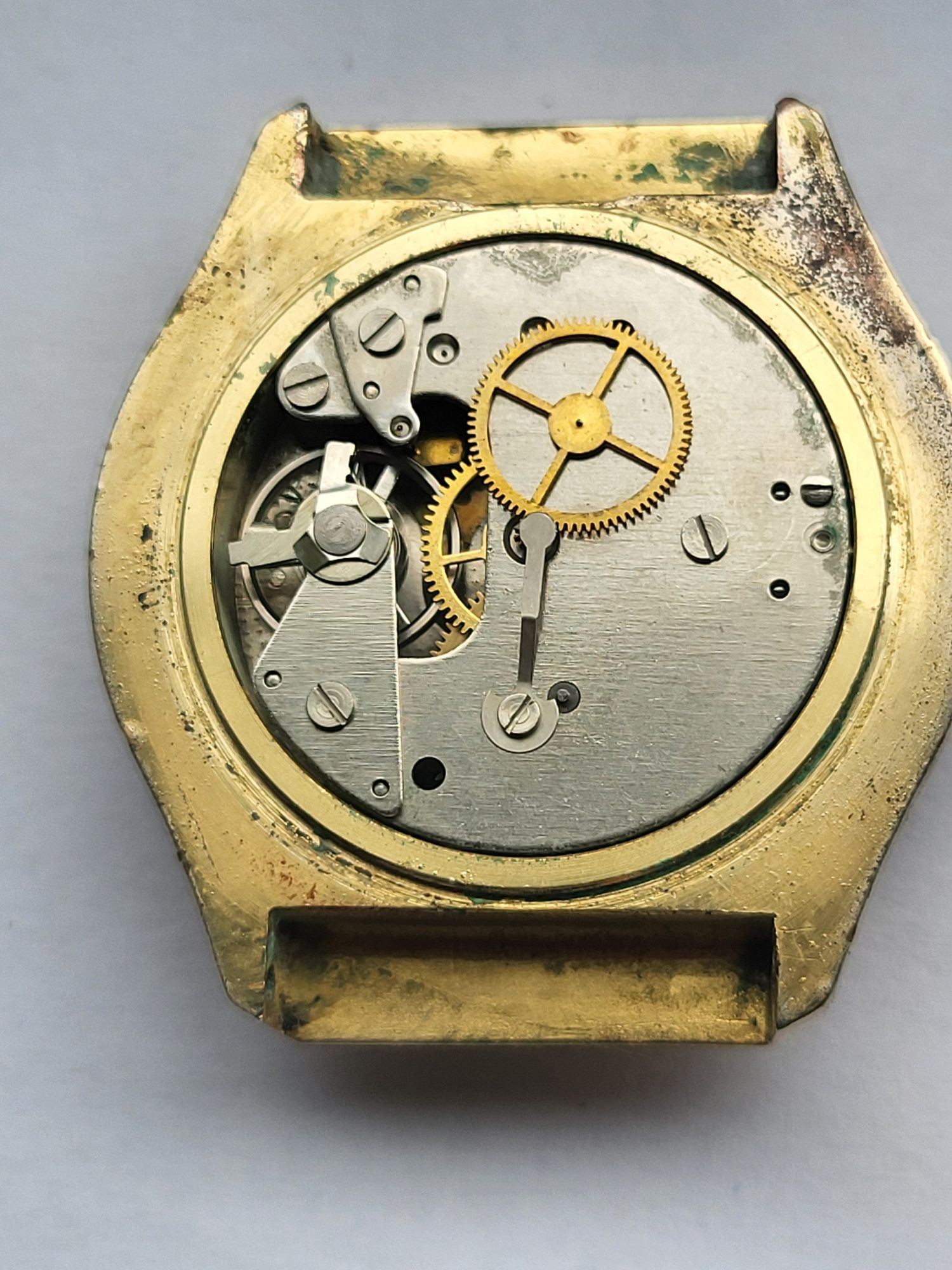 Zegarek Ruhla mechaniczny do naprawy.