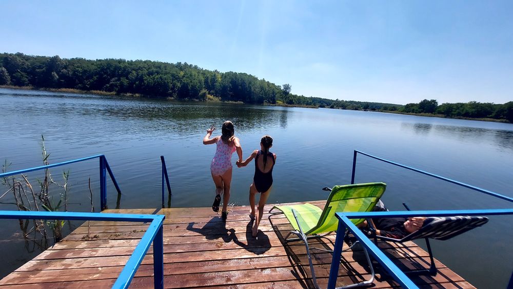 Дача подобово на березі озера