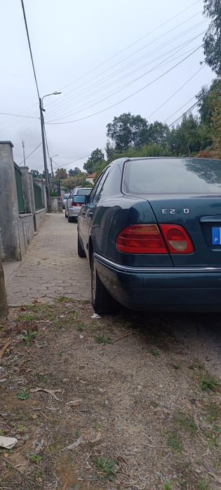 Mercedes e220 sedan