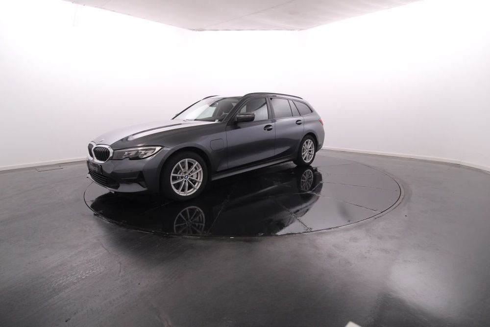 BMW 330 e Touring Auto