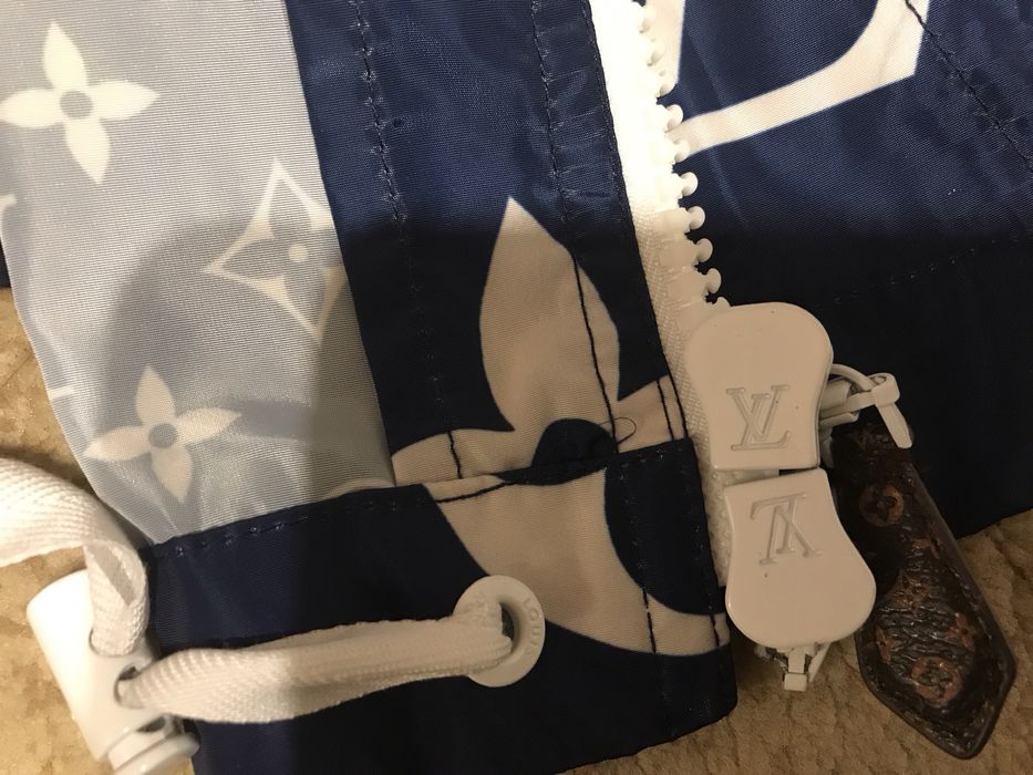 Жіноча вітровка - оригінальна від Louis Vuitton. Розмір М.