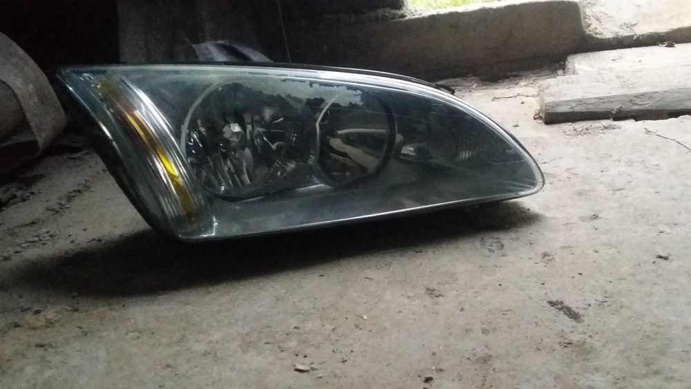 Reflektor lampa prawa Ford Focus mk2 II Europa